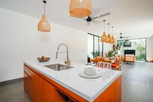 Villa Bunga Lily - Sumptuous 3BR Luxury Private Villa in Canggu