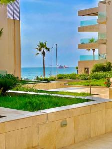 Idéal appart vue sur mer avec piscine et verdure