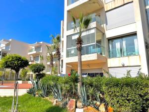 Idéal appart vue sur mer avec piscine et verdure