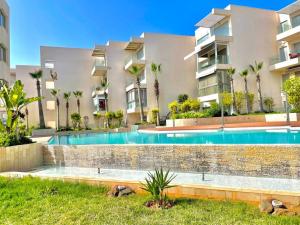Idéal appart vue sur mer avec piscine et verdure