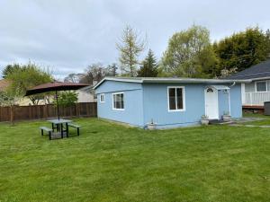 Adorable 2-bedroom guesthouse with free parking