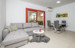 2 Bedroom Lovely Apartment In Medulin 