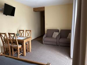 u Lucyny w Białce Tatrzańskiej- jacuzzi i sauna w ogrodzie, skibus pod domem