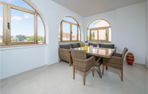 2 Bedroom Lovely Apartment In Medulin 