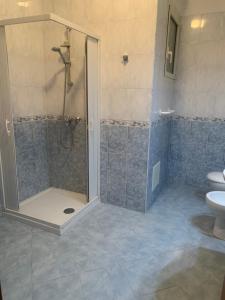 Camera Matrimoniale/Doppia con Letti Singoli con Bagno Privato
