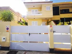 Amplia casa 5 habitaciones en Santa Cruz con zona para trabajar - El Toscal