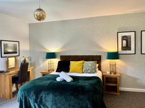 Superior King Room room in The Churchill Court