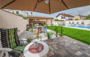 2 Bedroom Lovely Apartment In Medulin 