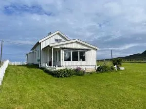 Cozy cottage at the Atlantic coast - Kvalnes