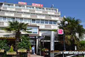 Hotel Super 8