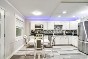 Indian Rocks Beach Retreat Walk to Beaches!