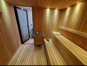 VIP DELUXE SUITE AND TOWER E11 POOL_GYM_SAUNE_WIFE