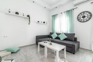 Modern & Stylish flat for friends & couples