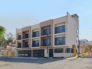 C3-S03 EXECUTIVE SUITES at ITESM CEM Families Tourists & Travelers Choice Foreign Students Companies Executives WELCOME!!! 10min Izcalli-15min Esmeralda-20min Sátelite-25min AIFA - Ciudad López Mateos