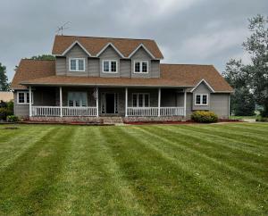 House On Grass Runway with Fly-In/Fly-Out Access