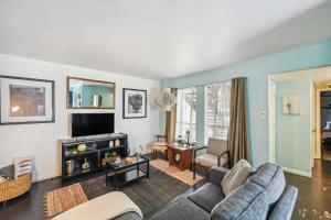 Dallas Condo with Pool Access about 4 Mi to Downtown!