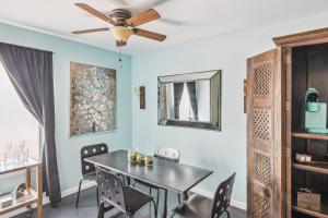 Dallas Condo with Pool Access about 4 Mi to Downtown!