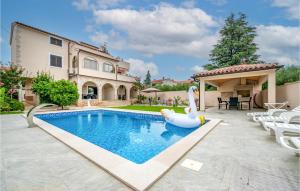 Stunning Apartment In Medulin With Outdoor Swimming Pool And Wifi