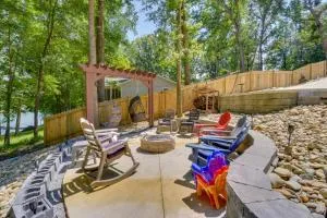 Lakefront Fair Play Vacation Rental, Pets Welcome! - Toccoa