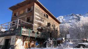 Hotels LE CHAMOIS : photos des chambres