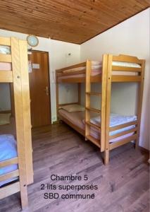 Hotels LE CHAMOIS : photos des chambres