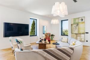 Villa B with Old town & sea view