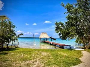 Cabaña con muelle privado en la Laguna de Bacalar - Gato