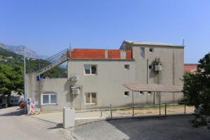 Apartments with a parking space Brela, Makarska - 789