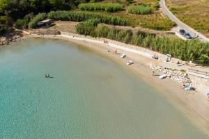 Apartments by the sea Milna, Vis - 8490