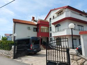 Apartments by the sea Palit, Rab - 15794