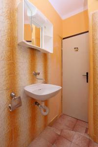 Apartments by the sea Stara Novalja, Pag - 4142