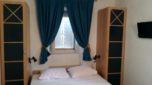 Apartments by the sea Milna, Vis - 8490