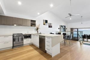 Shorelines 27 by Luxury Holidays Ocean View Buggy Transfers BBQ