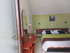 Apartments by the sea Palit, Rab - 15794