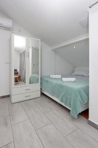 Apartments by the sea Novi Vinodolski - 19981