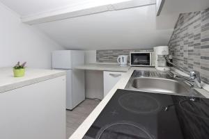 Apartments by the sea Novi Vinodolski - 19981