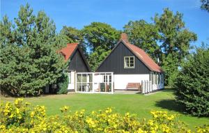 Beautiful Home In Aakirkeby With Wifi