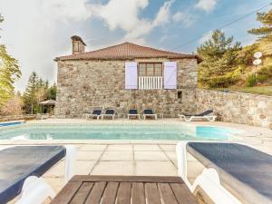 Maisons de vacances Charming Farmhouse in Cros de G orand with Swimming Pool : photos des chambres