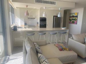 Absolute Beach Frontage Two Bedroom with Pool and Indoor spa