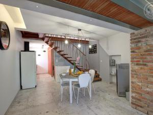 Maisons de vacances Gite Balbigny, 3 pieces, 4 personnes - FR-1-496-282 : photos des chambres