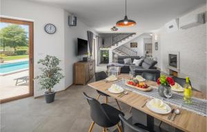 Stunning Home In Bale With Wifi 