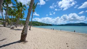 Edge 12 Hamilton Island - Oceanfront villa with buggy