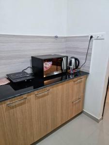 Luxury 2BHK Apt with Pool View @BAGA BEACH