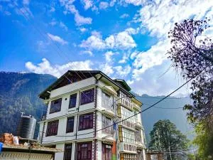 Rufina Blue Pine - Kolakham