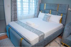 Emap Homes- Silver Studio