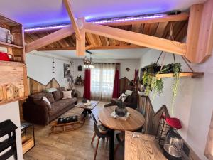 Appartements SUPERBE T2 classe 3 etoiles 45m2-WIFI gratuit-STYLE CHALET VUE PANO : photos des chambres