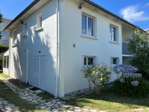 Maisons de vacances Maison independante avec 6 chambres proche du tram A : photos des chambres