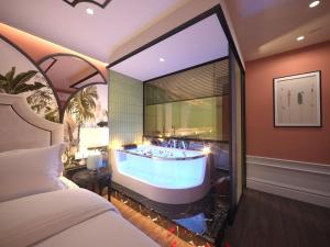 Elisa Boutique Saigon Hotel