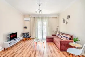 Grand Apartment Next to Center 3bd 110sqm - Políchni