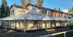 Appartements Mas du Versadou, dans un espace naturel protege, piscine couverte chauffee toute l'annee, Spa et salle de jeux : photos des chambres